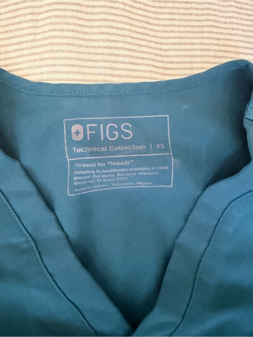 Figs size XS Top and 2 Pants Set - Picture 3 of 9